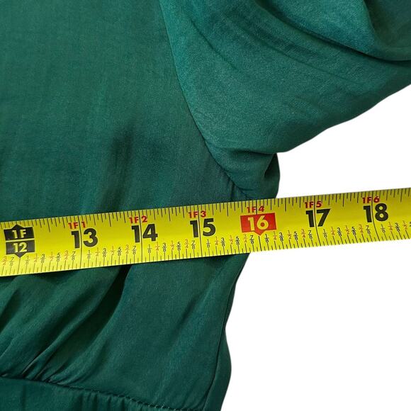 Stradivarius Green Satin V-neck Crop Top Women's Size Medium | 39-38 - Picture 6 of 6